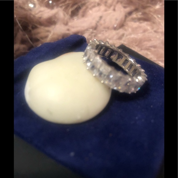 Eternity style ring with Swartski crystal - Picture 3 of 4